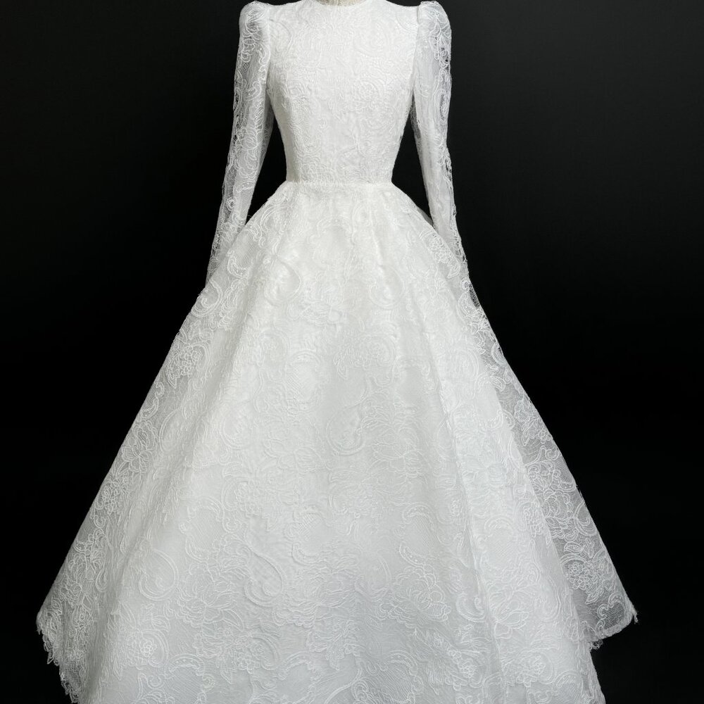 Preloved US 2 Anna Augusta Embroidery Lace Bridal Dress
